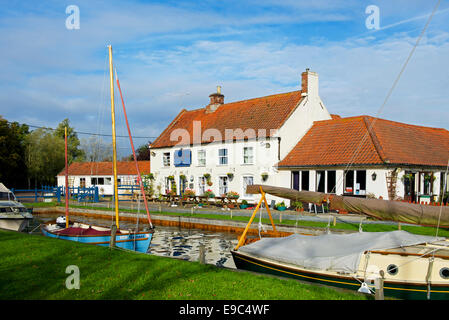 The Pleasure Boat Inn, Hickling Broad, Hickling, Norfolk, England UK Stock Photo