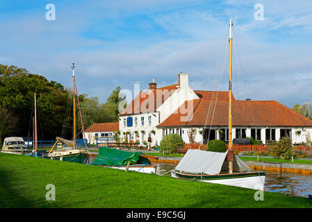 The Pleasure Boat Inn, Hickling Broad, Hickling, Norfolk, England UK Stock Photo