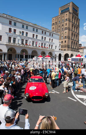 Mille Miglia, 1000 Miglia, Presentation, Start, registration, Viewer, Place,overview,  view, Piazza della Vittoria, brescia Stock Photo