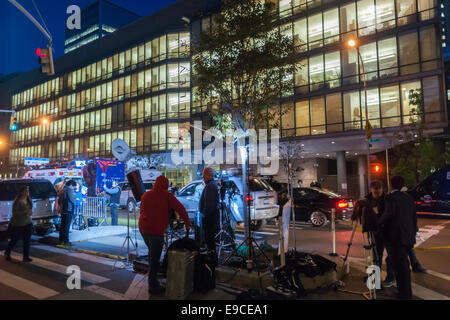 New York, NY, USA. 24th Oct, 2014. Members of the media camp out in front of Bellevue Hospital in New York on Friday, October 24, 2014 where Dr. Craig Spencer, the first Ebola patient in the city, is being treated. Dr. Spencer is a member of Doctors Without Borders and has recently returned from treating Ebola patients in Guinea. Credit:  Richard Levine/Alamy Live News