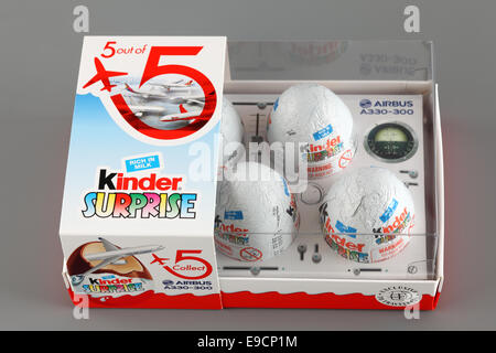 Chocolate egg hi-res stock photography and images - Alamy