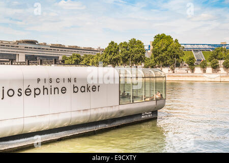 convertible josephine baker swimming pool anchored on a ratlike pontoon platform in the river seine, paris, ile de france Stock Photo