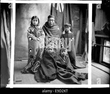 First Nations people in button blankets  14079 14126434155 o Stock Photo