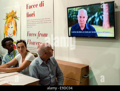 Lingotto Fiere, Torino, Italy. 25th Oct, 2014.  Salone del Gusto e Terra Madre - Steve McCurry at the presentation of the Lavazza calendar 2015 'The Earth Defenders' dedicated to Africa. The proceeds from the sale of the calendar will be used to support the project 10:00 agricultural gardens in Africa Credit:  Realy Easy Star/Alamy Live News Stock Photo