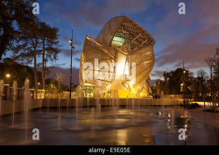 Louis Vuitton foundation, Bois de Boulogne, Paris, Ile-de-France, France Stock Photo