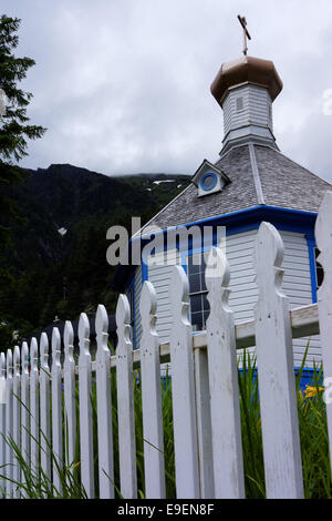 White picket fence and St. Nicholas Russian Orthodox Church, Juneau, Alaska, USA Stock Photo