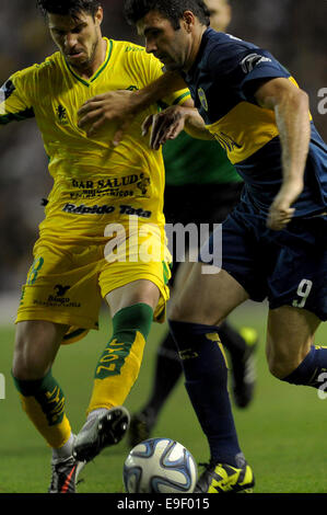 Buenos Aires, Argentina. 26th Oct, 2014. Emmanuel Gigliotti (R) of Boca Juniors vies with Carlos Matheu of Defensa y Justicia during the match of the Argentinean First Division Tournament, at the Alberto J. Armando stadium, in Buenos Aires, Argentina, on Oct. 26, 2014. Credit:  Juan Roleri/TELAM/Xinhua/Alamy Live News Stock Photo