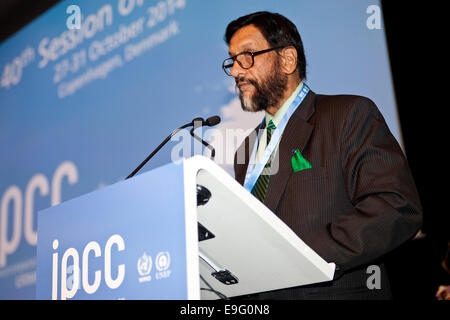 Copenhagen, Denmark. 27th October, 2014.  Dr. Rajendra K. Pachauri, Chairman of the  UN climate panel – the Intergovernmental Panel on Climate Change (IPCC) - address the panel delegates at the opening ceremony of the climate panels meeting in Copenhagen this Monday. Credit:  OJPHOTOS/Alamy Live News Stock Photo