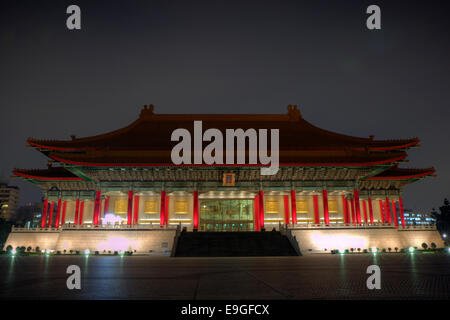 National Theater at the Chiang Kai-shek Memorial Hall Square (a.k.a. Liberty Square or Freedom Square) at dusk in Taipei, Taiwan Stock Photo