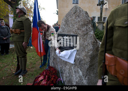 Hojna Voda village, Czech Republic. 27th Oct, 2014. The monument in memory of Czechoslovak WWII pilot in the British Royal Air Force (RAF) Frantisek Binder was unveiled in Hojna Voda village, Novohradske Mountains, Czech Republic, October 27, 2014. Credit:  CTK/Alamy Live News Stock Photo