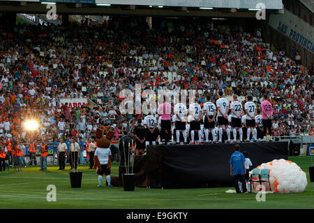 VALENCIA, SPAIN - AUG 8: Oficial presentation of the Valencia football team August 8, 2009 in Mestalla Stadium, Valencia, Spain. Stock Photo