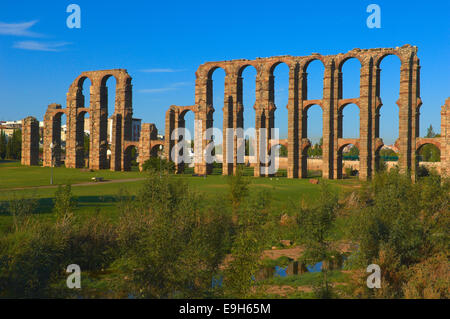 Acueducto de los Milagros, Roman aqueduct, UNESCO World Heritage site, Emerita Augusta, Mérida, Extremadura, Spain Stock Photo