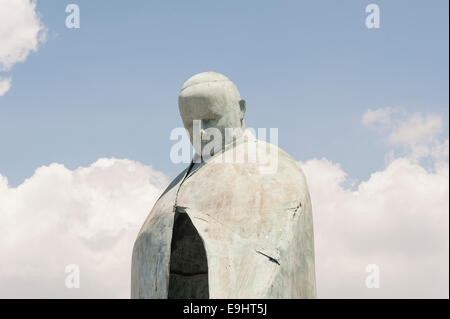 Statua di Papa Giovanni Paolo II. Pope John Paul II Statue at Termini. Stock Photo