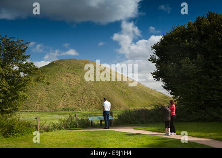 UK, England, Wiltshire, Avebury, visitors at Silbury Hill viewpoint Stock Photo