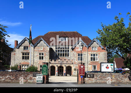 The Rifles Museum ( Berkshire and Wiltshire ) buildings, Cathedral Close, 13th Century Salisbury Cathedral, Salisbury City, Wilt Stock Photo