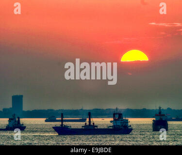 Istanbul, Turkey. 2nd Oct, 2004. Ships at sunset in the Sea of Marmara outside the harbor of Istanbul, Turkey. © Arnold Drapkin/ZUMA Wire/Alamy Live News Stock Photo