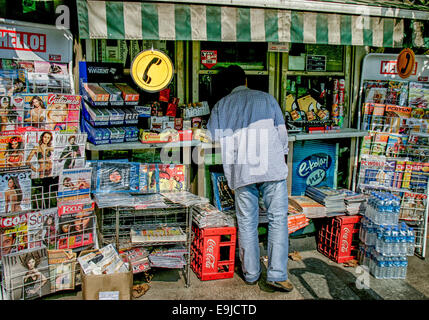 Istanbul, Turkey. 2nd Oct, 2004. A Newsstand in Istanbul, Turkey. © Arnold Drapkin/ZUMA Wire/Alamy Live News Stock Photo