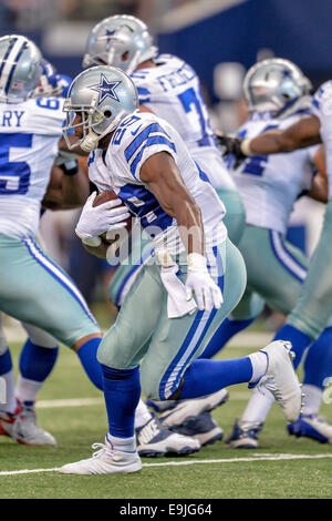 Dallas Cowboys running back DeMarco Murray (29) bursts past Chicago ...