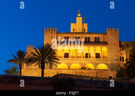 Royal Palace of La Almudaina at dusk, Palma de Mallorca, Majorca, Balearic Islands, Spain Stock Photo