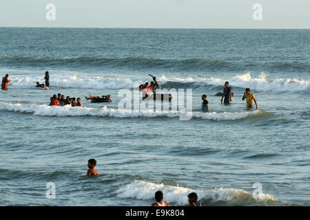 Bangladesh, Cox bazaar 16 October 2014. People gather at Cox's Bazaar Beach in Bangladesh. Stock Photo