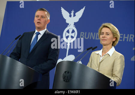 Berlin, Germany. 29th Oct, 2014. German Defense Minister Ursula von der Leyen and Polish Defense Minister Tomasz Siemoniak open an army conference in Berlin, Germany, 29 October 2014. © dpa picture alliance/Alamy Live News Stock Photo
