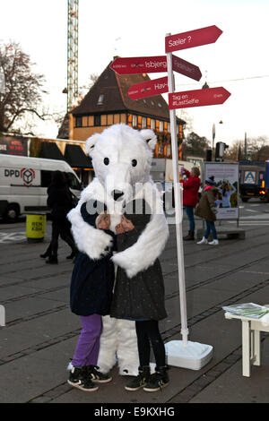 Copenhagen, Denmark. 29th October, 2014. Polar bear in the streets of Copenhagen. Happening organized by World Wildlife Foundation (WWF) in order to point out that global warming displaces the bears. Although these bears has become homeless, the kids loved to meet them. WWF raise the issue because the UN climate panel meeting – also in Copenhagen – next Sunday shall publish it’s Summary Report with recommendation for actions to global leaders Credit:  OJPHOTOS/Alamy Live News Stock Photo