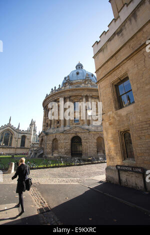 Radcliffe Camera Bodleian Library, Radcliffe Square seen from Brasenose Lane, Oxford, England, UK Stock Photo