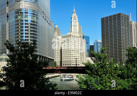 Chicago's historic Wrigley Building and Tribune Tower on the Chicago River. Stock Photo