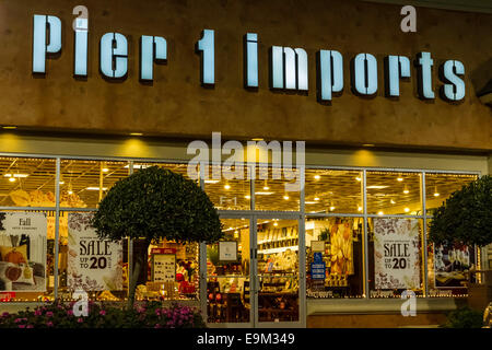 A Pier 1 Imports store in Modesto California USA Stock Photo