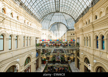 State Universal Store State Universal Store (GUM) attracting shoppers in Moscow Stock Photo ...