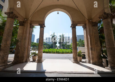 The entrance to the famous Nacional, once one of Cuba's notorious gangster hangouts, is now a respectable high-end Havana hotel. Stock Photo