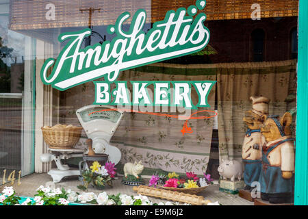Saint St. Louis Missouri,The Hill,Italian ethnic neighborhood,Amighetti's Bakery,front,store window,MO140901031 Stock Photo