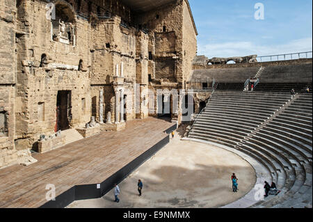 Tourists in auditorium and scaenae frons of the Roman Théâtre antique d'Orange / Ancient Theater of Orange, Vaucluse, France Stock Photo