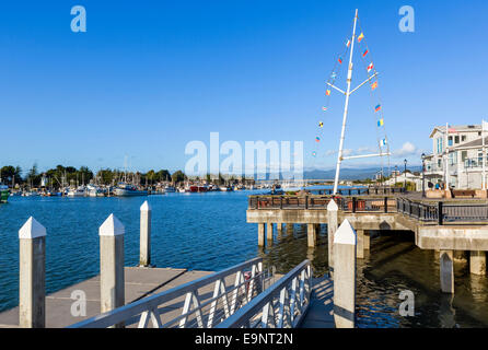 The Boardwalk and harbour in downtown Eureka in the late afternoon ...