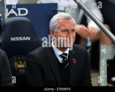 London, UK. 29th Oct, 2014. Newcastle's Alan Pardew looks on.League Cup Fourth Round- Manchester City vs Newcastle United - Etihad Stadium - England - 29th October 2014 - Picture David Klein/Sportimage. © csm/Alamy Live News Stock Photo