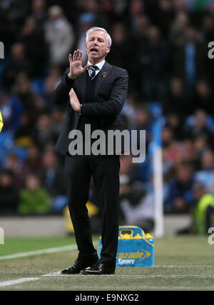 London, UK. 29th Oct, 2014. Newcastle's Alan Pardew in action.League Cup Fourth Round- Manchester City vs Newcastle United - Etihad Stadium - England - 29th October 2014 - Picture David Klein/Sportimage. © csm/Alamy Live News Stock Photo