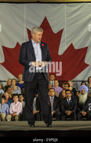 Vaughan, CAN., 30 Oct 2014 - Prime Minister Stephen Harper at a campaign-style stop in Vaughan at the Joseph & Wolf Lebovic Jewish Community Campus to announce a series of tax measures, including the long-promised income splitting. Credit:  Victor Biro/Alamy Live News Stock Photo