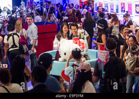 Los Angeles, USA. 30th Oct, 2014. Fans attend the Hello Kitty Con, the first-ever Hello Kitty fan convention, in Los Angeles, the United States, Oct. 30, 2014. The convention was held to honor the character's 40th birthday. © Zhao Hanrong/Xinhua/Alamy Live News Stock Photo