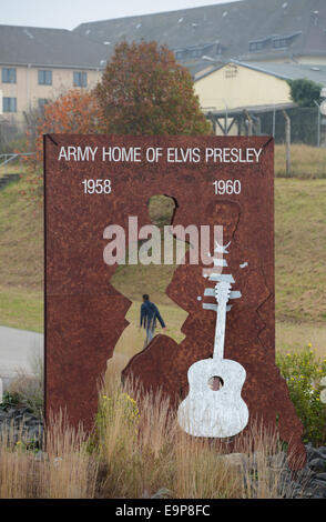 A plate depicting Elvis Presley stands on a traffic roundabout near the former 'Ray Barracks' of the US Army in Friedberg, Germany, 30 October 2014. The local community of Friedberg has been argueing whether to rename a square, known as the 'Elvis-Platz', in the town centre after extensive reconstruction work. Die-hard Elvis fans, however, are putting up a fierce fight to keep the name of the square as Elvis-Platz. Elvis Presley, the 'King of Rock 'n' Roll', was stationed at the 'Ray Barracks' during his military service from 1958 to 1960. © dpa picture alliance/Alamy Live News Stock Photo