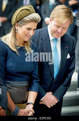 Tokyo, Japan. 31st Oct, 2014. King Willem-Alexander and Queen Maxima of The Netherlands attend the Food & Agribusiness conference at the Toranomon Hills Forum in Tokyo, Japan, 31 October 2014. The Dutch King and Queen visit Japan for an three day state visit from 29 till 31 October. Credit:  dpa picture alliance/Alamy Live News Stock Photo