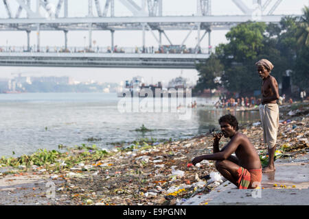 Men taking care of their dental hygiene. Kolkata, West Bengal, India Stock Photo