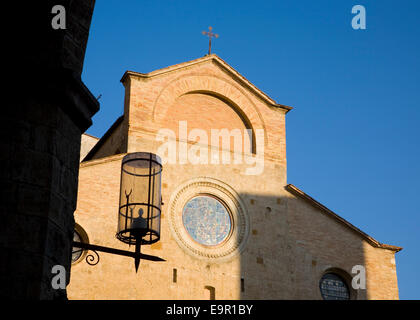 San Gimignano, Tuscany, Italy. Façade of the Collegiata di Santa Maria Assunta, Piazza del Duomo. Stock Photo