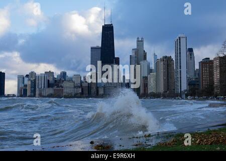 Chicago, Illinois, USA. 31st October, 2014. Huge Lake Michigan waves raised by gale force winds forced the closing of northbound lanes of Lake Shore Drive at right. Gale force winds produced waves of over 20 feet as measured at a NOAA weather buoy far out on the big lake. Credit:  Todd Bannor/Alamy Live News