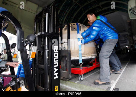 Beijing, China. 1st Nov, 2014. Staff members unload the return capsule of China's unmanned lunar orbiter from a carrier aircraft in Beijing, capital of China, Nov. 1, 2014. The return capsule of China's test lunar orbiter, nicknamed 'Xiaofei', arrived in Beijing on Saturday after it landed successfully in north China's Inner Mongolia Autonomous Region earlier on the same day. Credit:  Shen Bohan/Xinhua/Alamy Live News Stock Photo