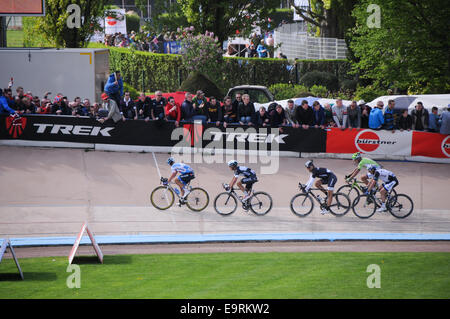 Sprint for second place at Paris Roubaix 2014 lines up Stock Photo