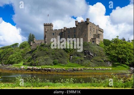 Highland fortress Dunvegan Castle, the Highlands ancestral home of the MacLeod clan, and loch on the Isle of Skye, SCOTLAND Stock Photo