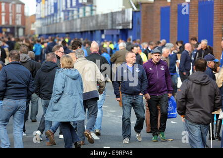 Liverpool, UK. Saturday 01 November 2014  Pictured: A crowd of Everton fans outside goodison Park.  Re: Premier League Everton v Swansea City FC at Goodison Park, Liverpool, Merseyside, UK. Credit:  D Legakis/Alamy Live News Stock Photo