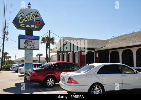 Betty's Cafe, a well-known restaurant in Ormond-by-the-Sea Stock Photo