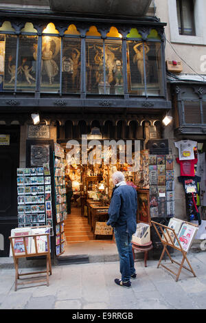 Galerias Sant Jordi souvenir shop in Gothic Quarter of Barcelona in Catalonia, Spain. Stock Photo