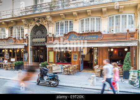 street scene in front of bistrot vivienne and entrance to the passage galerie vivienne from rue des petits-champs Stock Photo